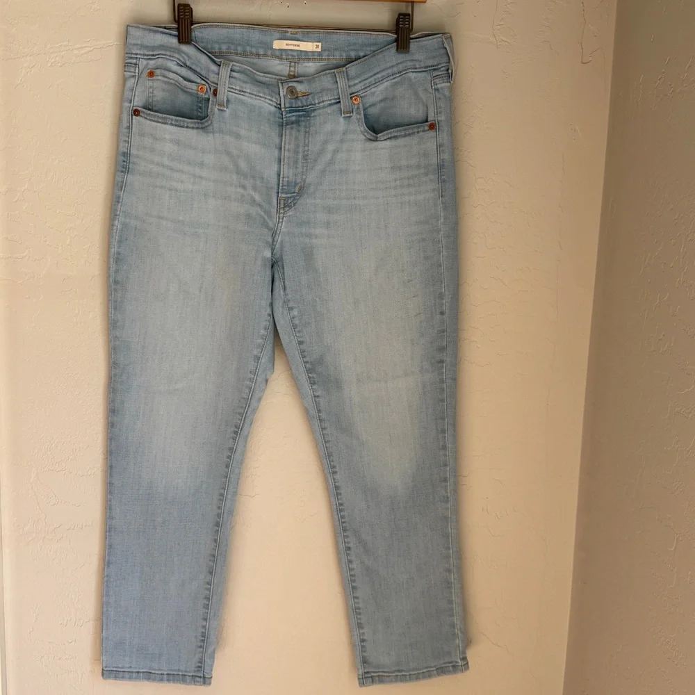 Levi's‎ Jeans Women's Light Wash Boyfriend Stretchy Jeans Size 31